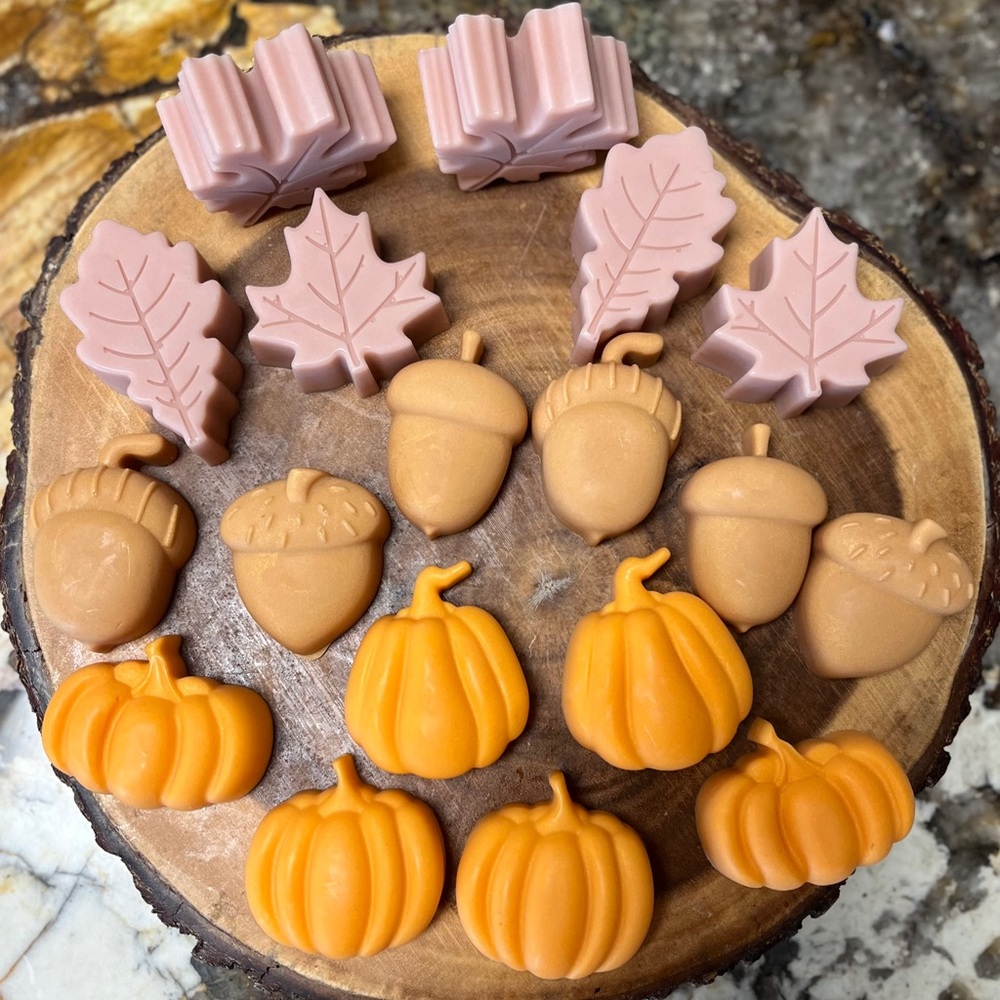 Handcrafted Fall Soaps - Maple leaf soaps, pumpkin soaps, acorn soap 18 soaps